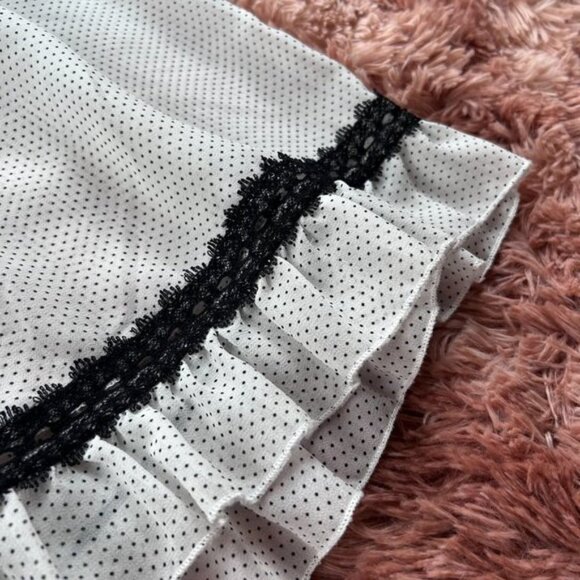 Babydoll Sleeveless Blouse with Polka Dots and Lace - Picture 3 of 4